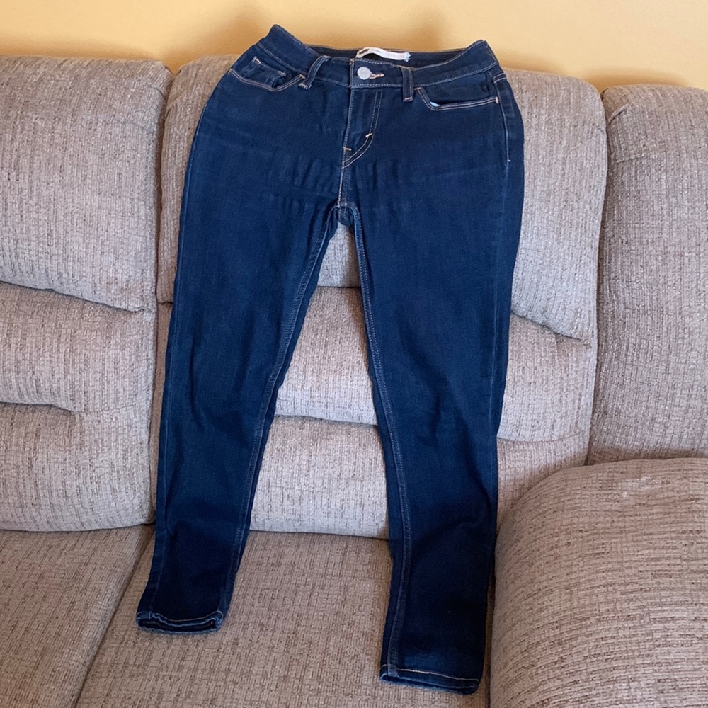 Levi’s dark blue skinny legging jeans sz25, length 28” in great condition